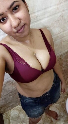 Online live video nude chat service 